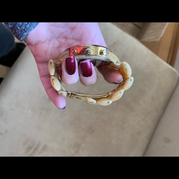 Gold Michael Kors women’s watch with extra links - Picture 2 of 3